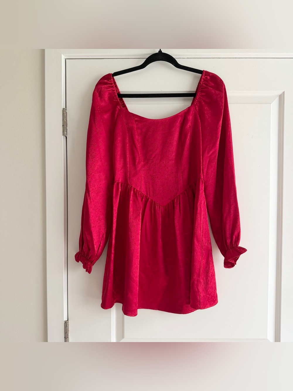 Crystal Doll Francesca’s Red Rose Patterned Long Sleeve Mini Dress NWT
